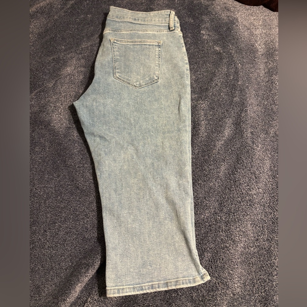 St. John’s Bay Capri Pants